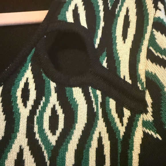 Gabby Skye Black and Green Long Sleeve Dress - Picture 5 of 9